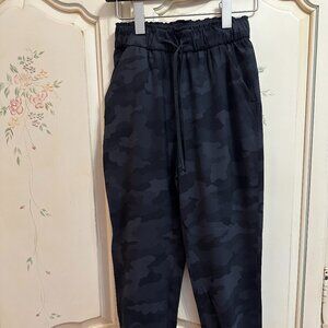 Lululemon On the Fly Jogger *Luxtreme Size 2